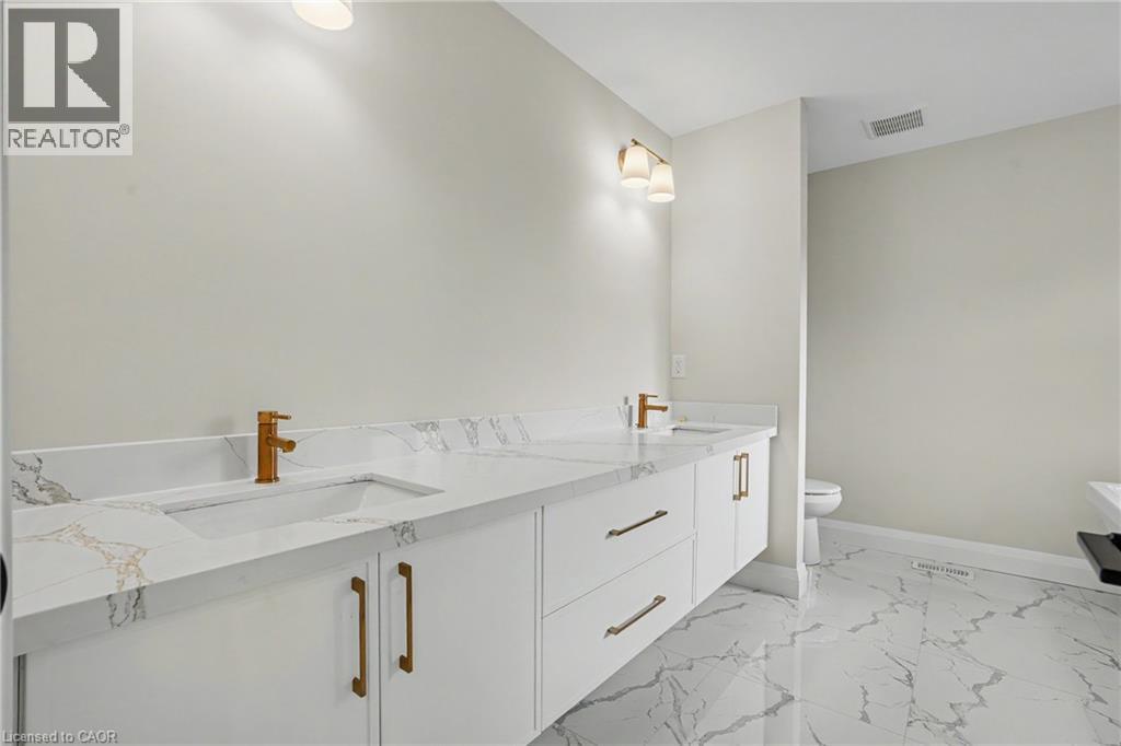 386 SOUTHCOTE Road - 32