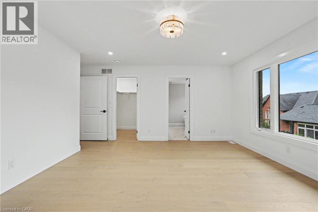 386 SOUTHCOTE Road - 31