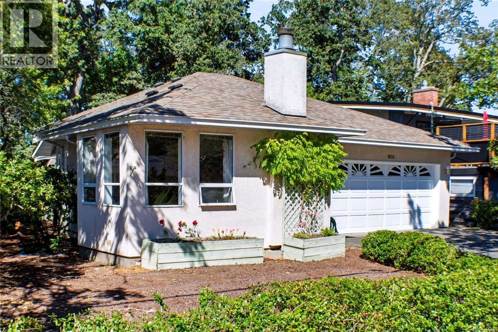  1650 Midgard Avenue, Saanich