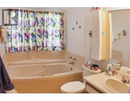 Entrance - 1650 Midgard Ave, Saanich, BC V8P2Y3 Photo 13