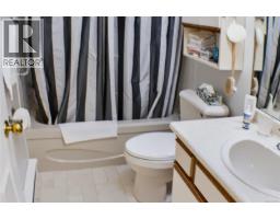 1650 Midgard Ave, Saanich, BC V8P2Y3 Photo 14