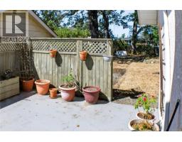 1650 Midgard Ave, Saanich, BC V8P2Y3 Photo 16
