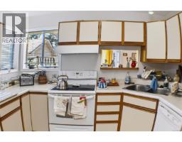 Eating area - 1650 Midgard Ave, Saanich, BC V8P2Y3 Photo 6