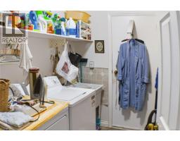 Primary Bedroom - 1650 Midgard Ave, Saanich, BC V8P2Y3 Photo 8