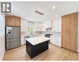 Kitchen - 3731 Parkview Crescent, Prince George, BC V2N0E7 Photo 10
