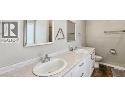 4820 Highway 33, Beaverdell, BC V0H1A0 Photo 44