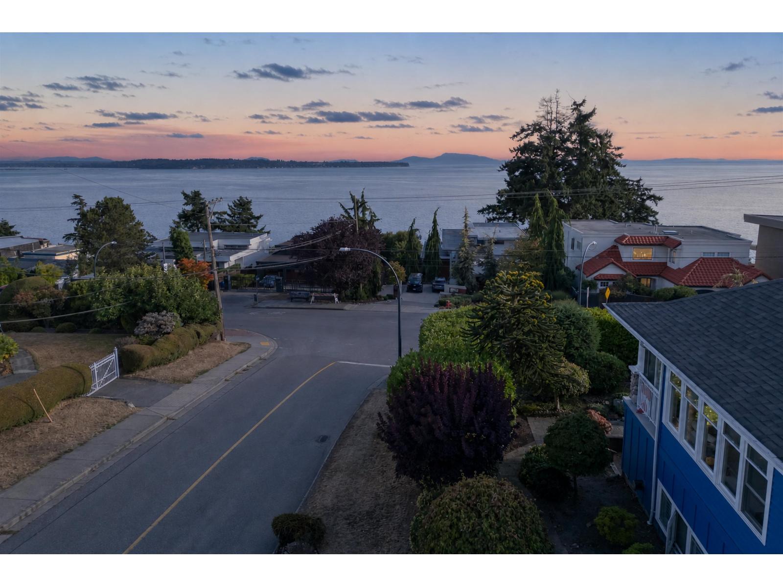 14139 MARINE DRIVE, White Rock