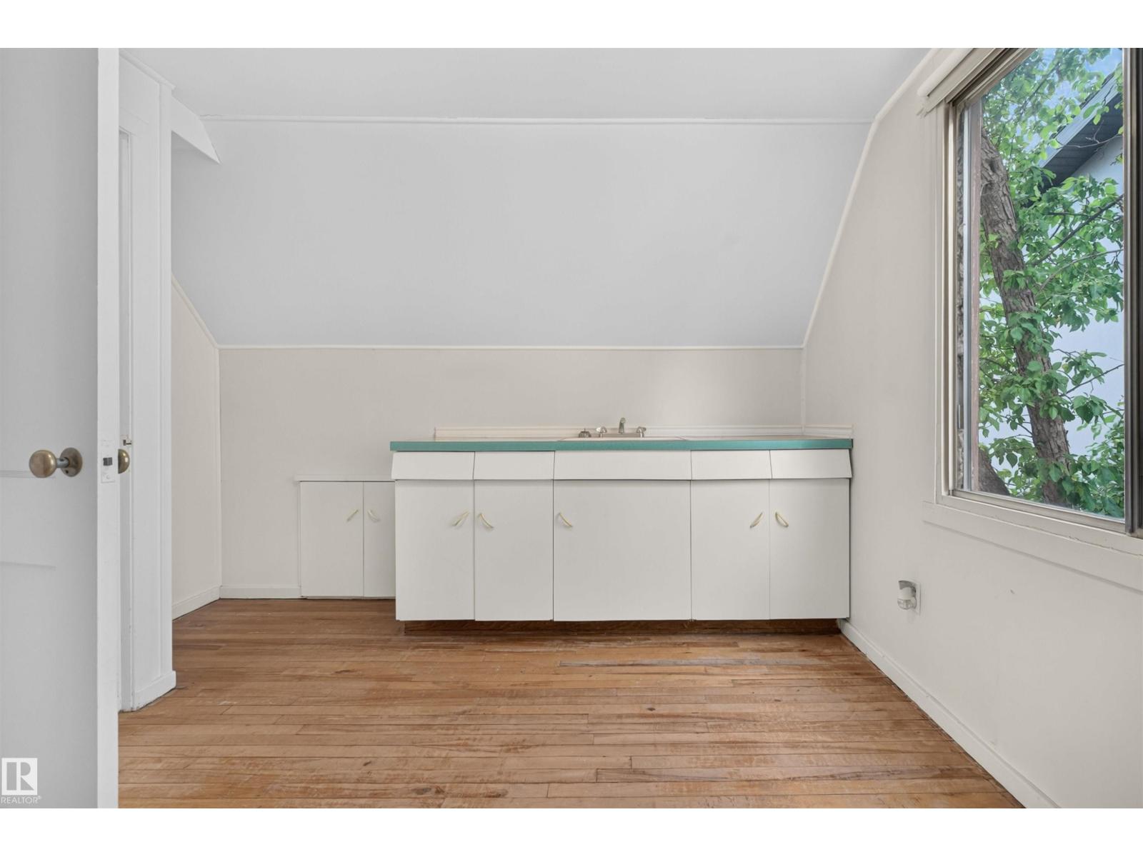 9026 92 ST NW - Image 18