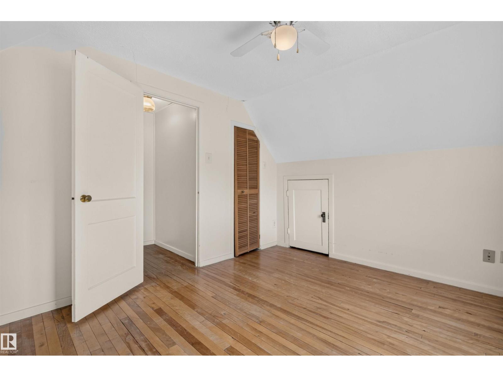 9026 92 ST NW - 17