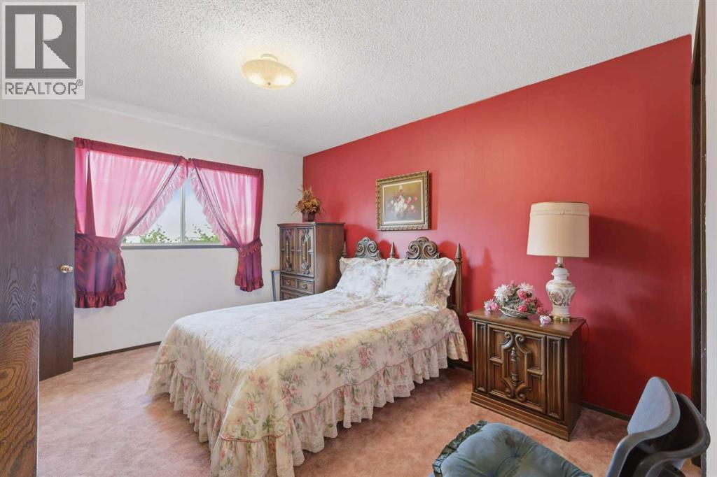 5915 58 Avenue - 11