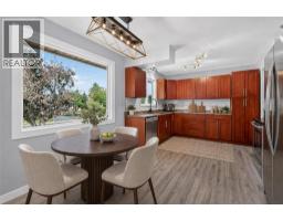 4pc Bathroom - 2470 Mckenzie Street, Penticton, BC V2A6H7 Photo 7