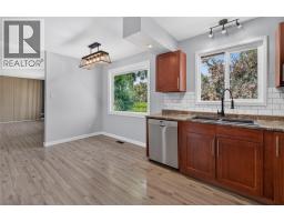 Primary Bedroom - 2470 Mckenzie Street, Penticton, BC V2A6H7 Photo 9