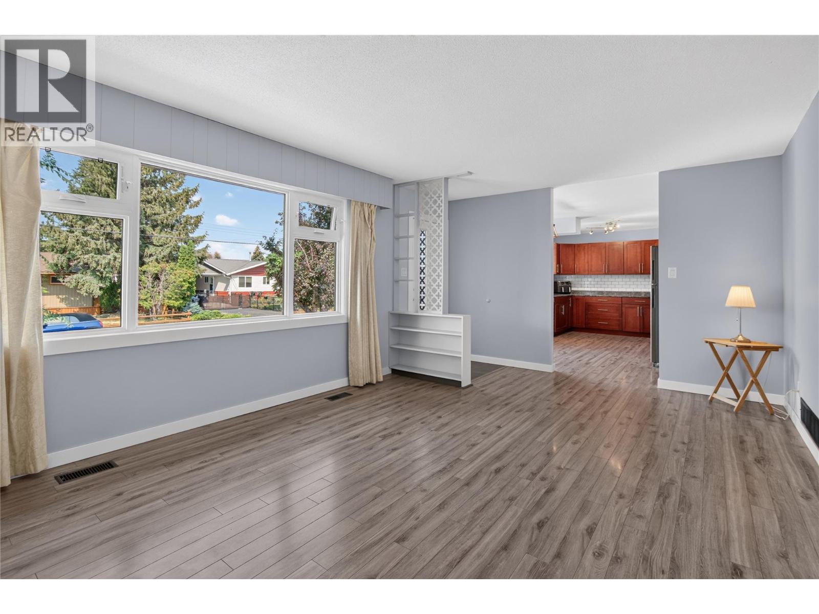 2470 McKenzie Street - 10