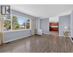 Living room - 2470 Mckenzie Street, Penticton, BC V2A6H7 Photo 10