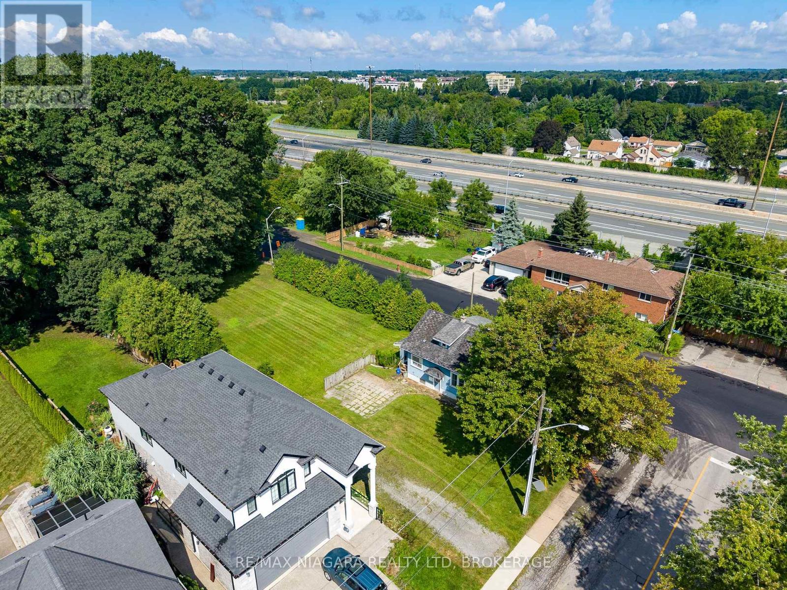 5469 PRINCE EDWARD AVENUE - 12