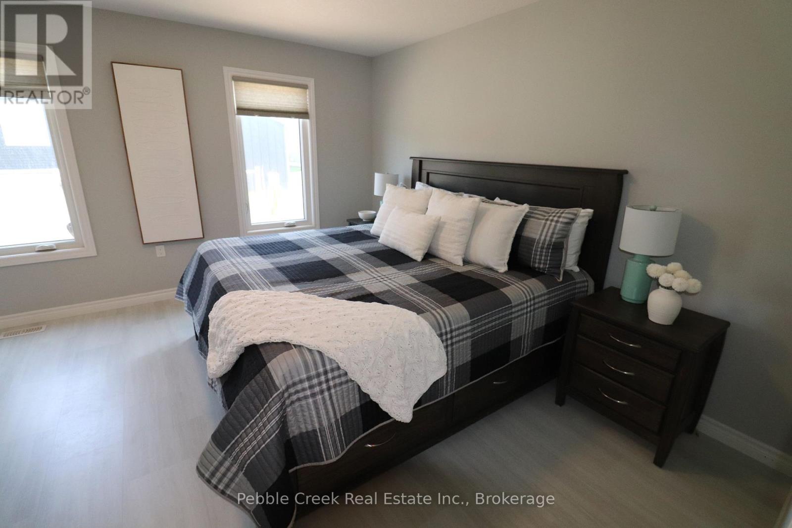 96 LAKE BREEZE DRIVE - 29