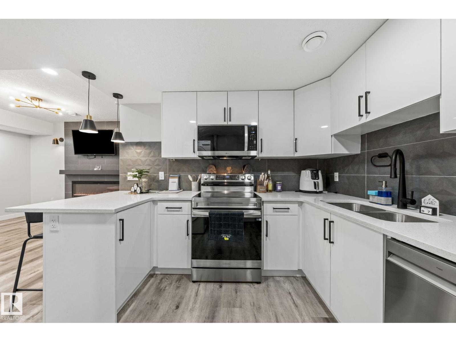 16128 31 AV SW - 45