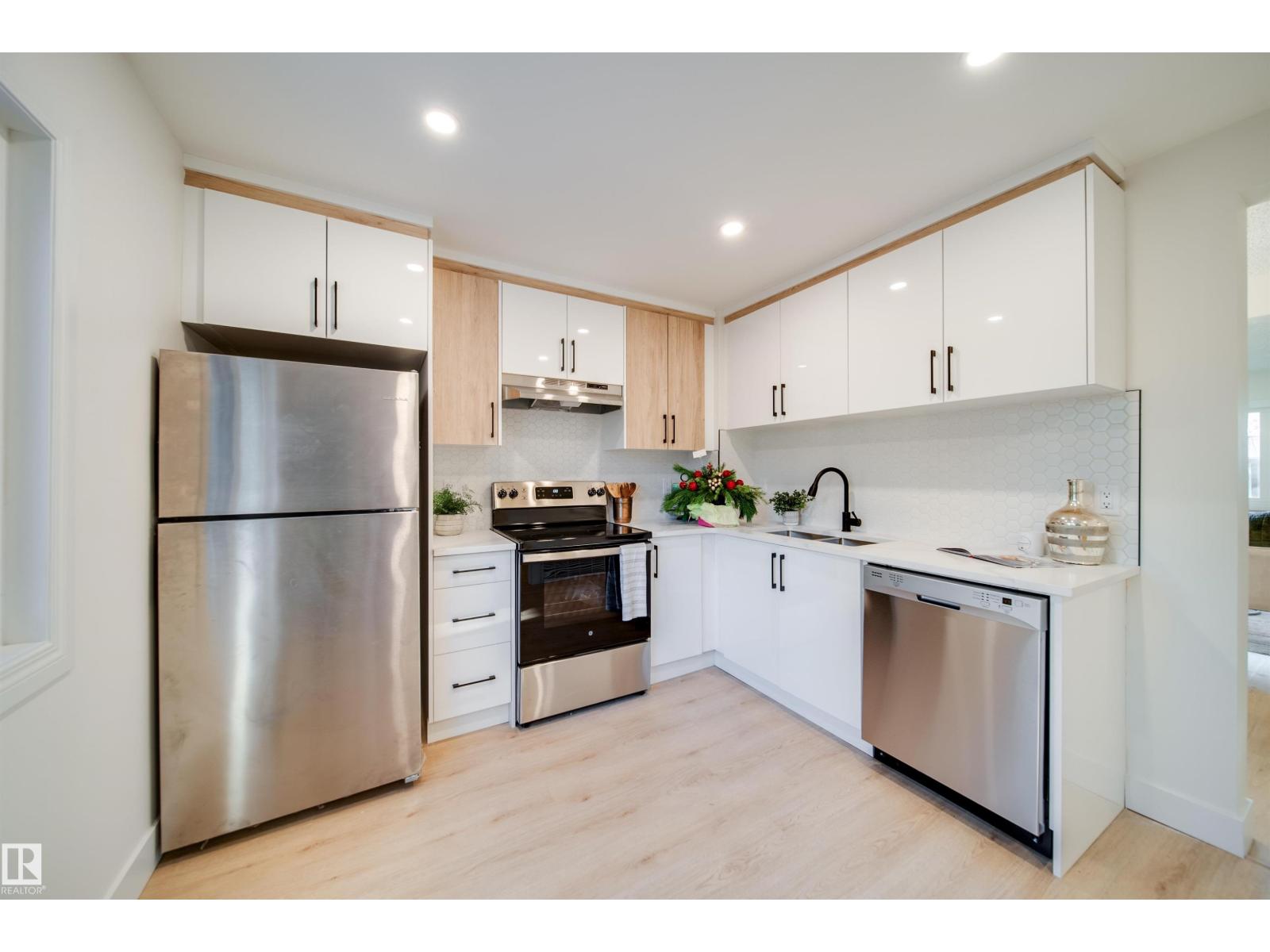 #18 14511 52 ST NW - 10