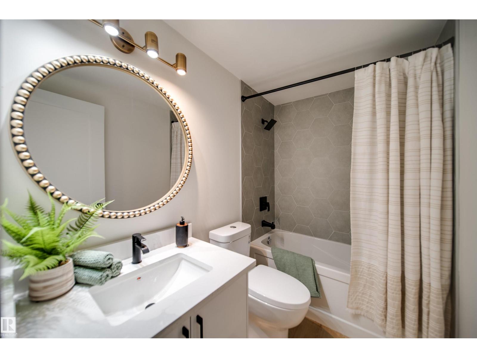 #18 14511 52 ST NW - 22