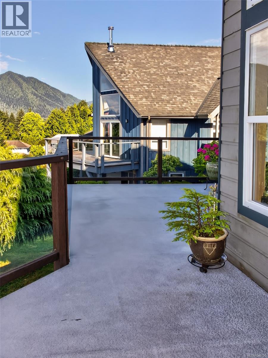 607 Pfeiffer Cres, Tofino