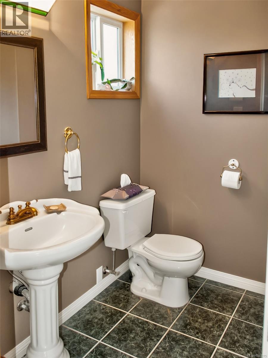 607 Pfeiffer Cres, Tofino