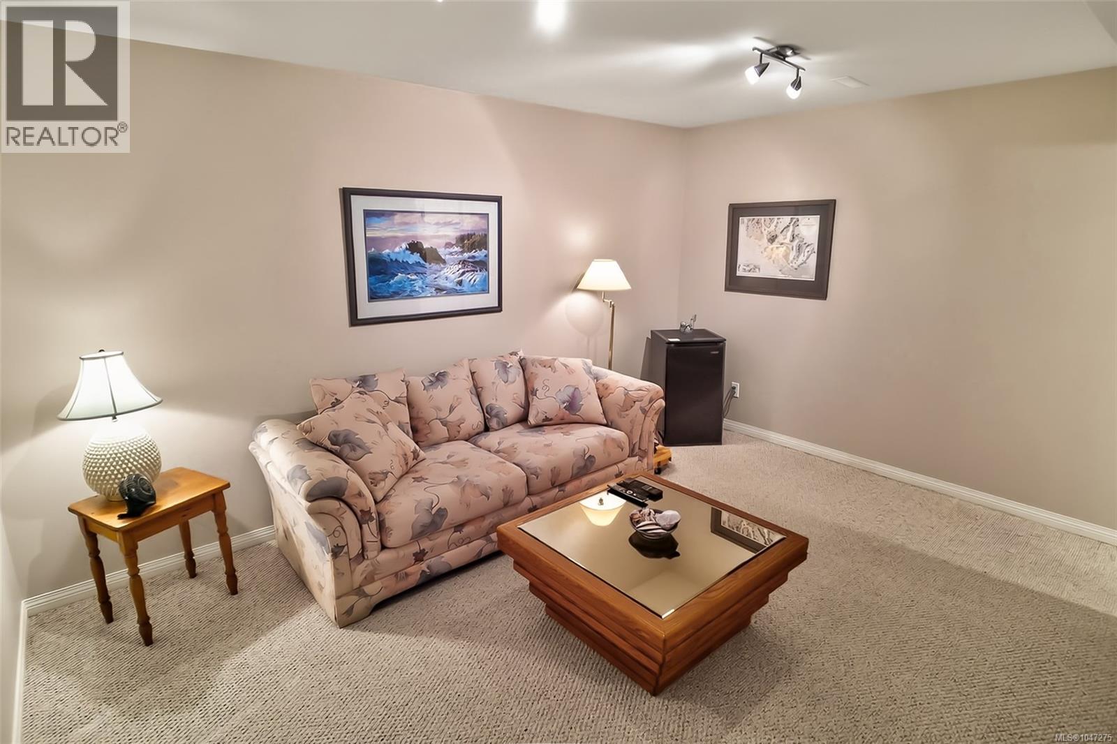 607 Pfeiffer Cres, Tofino