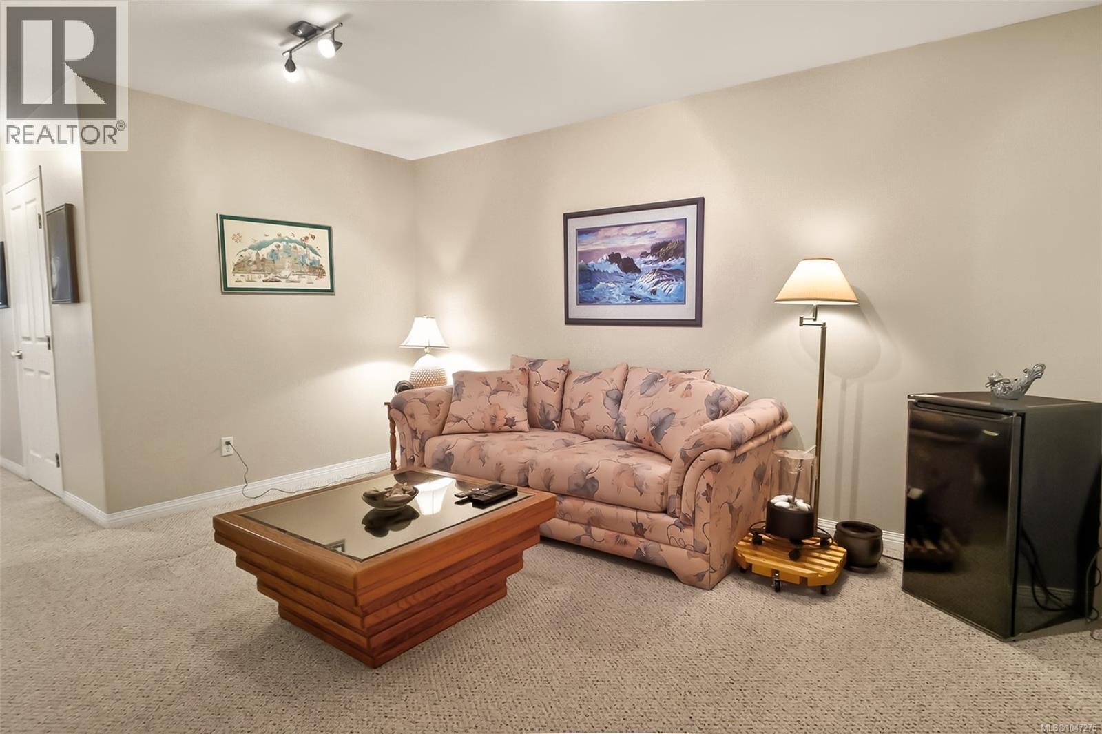 607 Pfeiffer Cres, Tofino