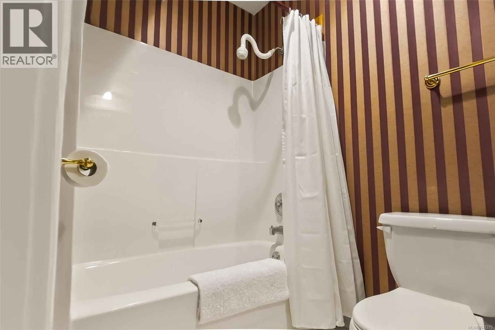 607 Pfeiffer Cres, Tofino
