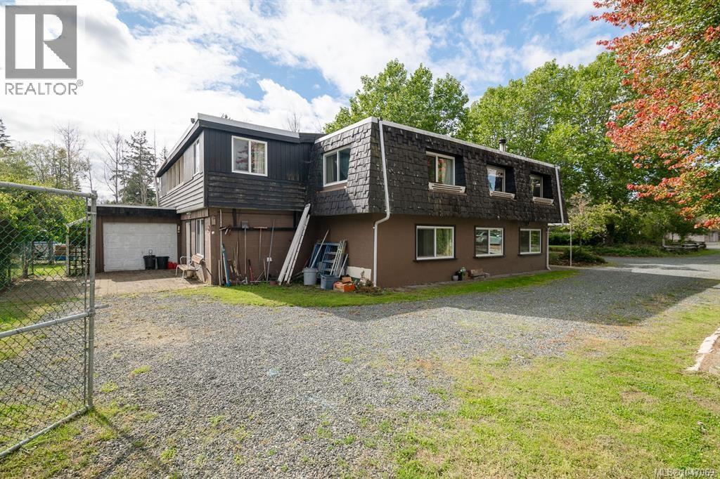 5633 STRICK Rd - 2