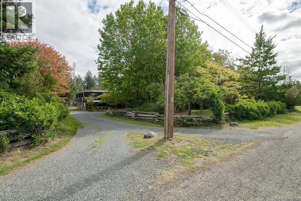 5633 STRICK Rd - 3