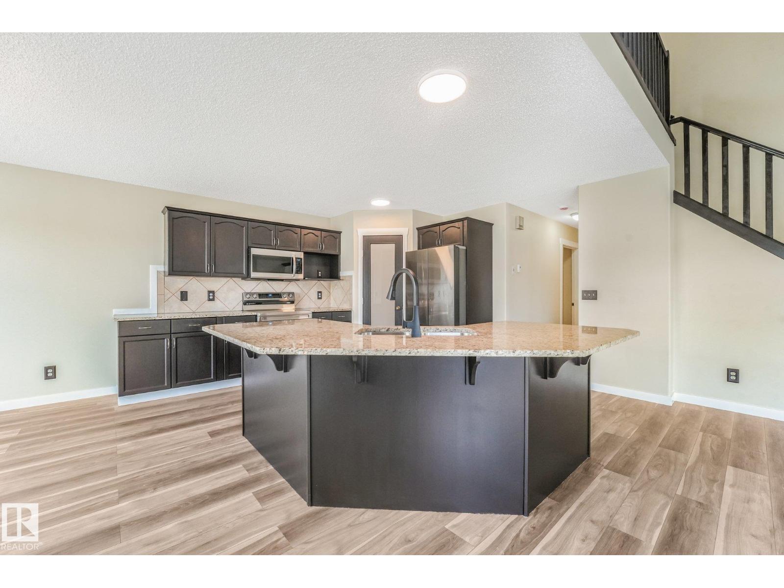 16523 89 ST NW - 12