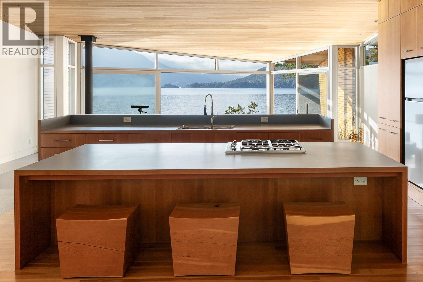 671 BOWEN VIEW ROAD, Gambier Island