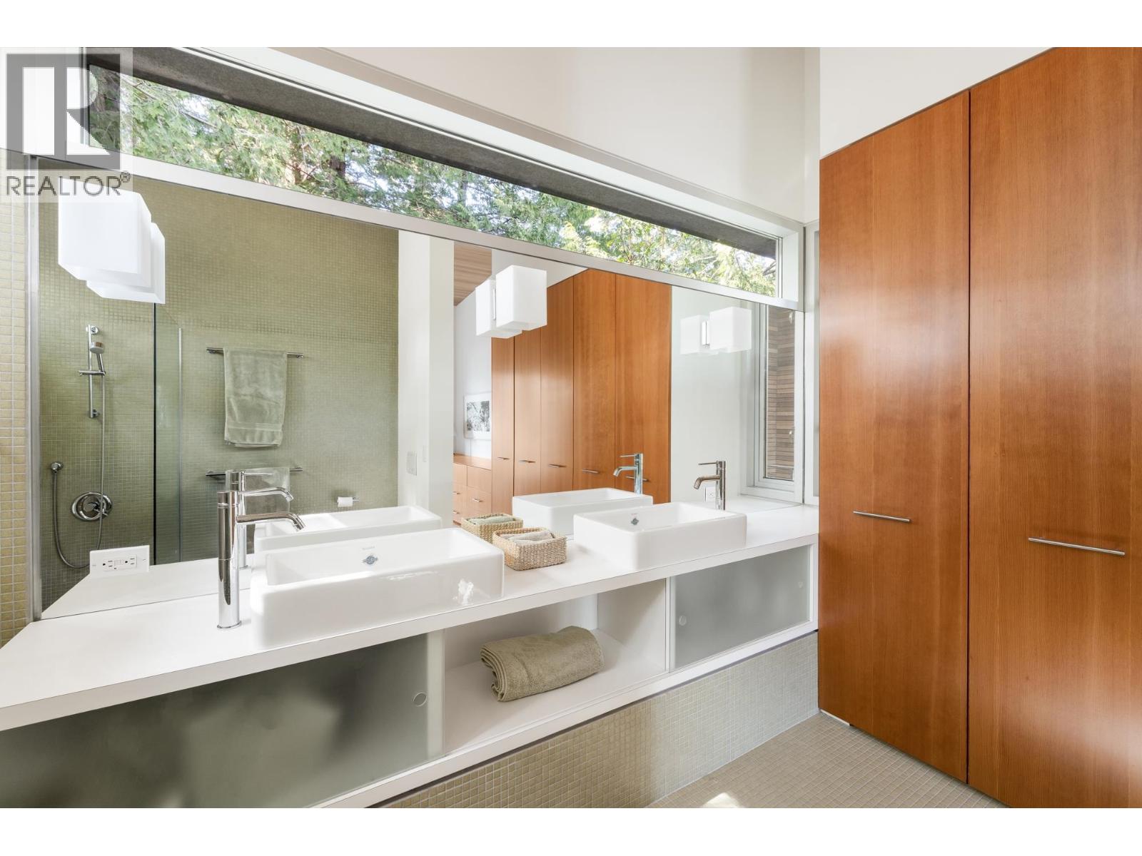 671 BOWEN VIEW ROAD, Gambier Island