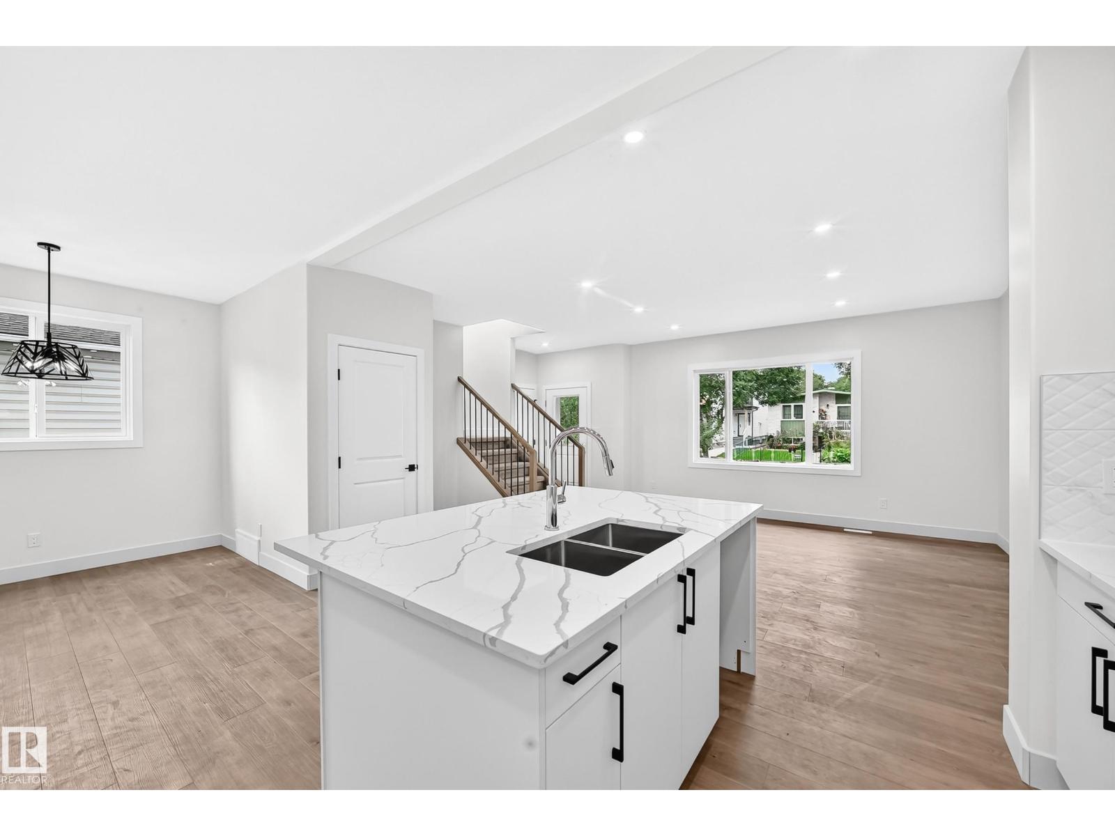 12411 86 ST NW - 10