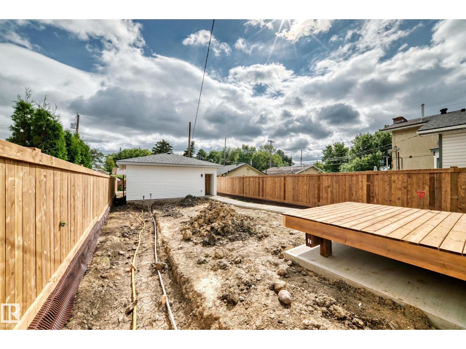12411 86 ST NW - 62