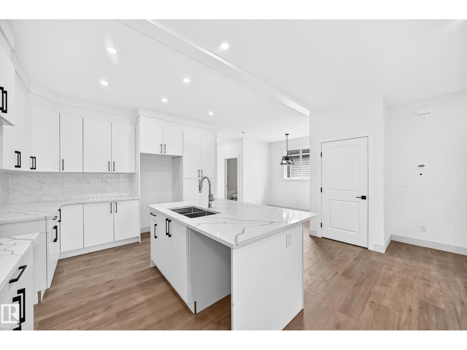 12411 86 ST NW - 9