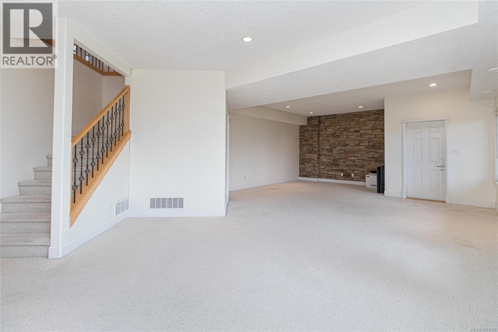 951 Seamist Rise - 32
