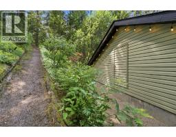 Kitchen - 102 Sandner Road, Christina Lake, BC V0H1E0 Photo 16