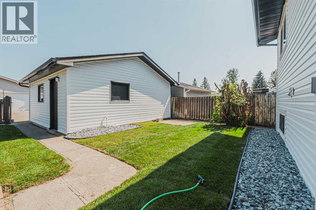 20 Castlegrove Way NE - 40