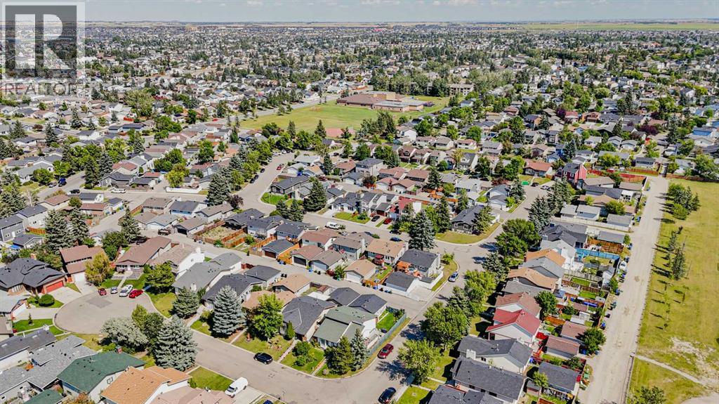 20 Castlegrove Way NE - 44