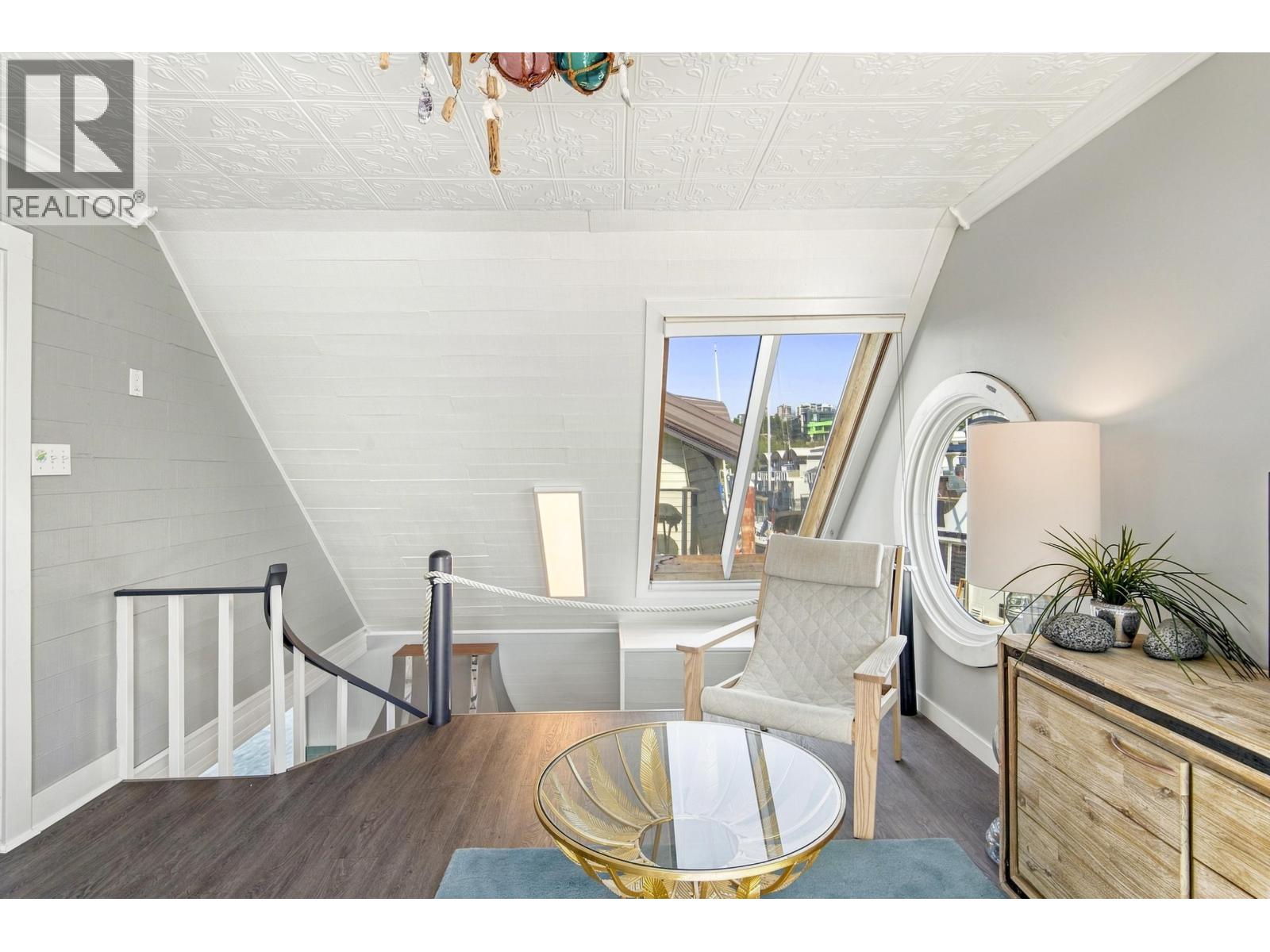A23 415 W ESPLANADE AVENUE, North Vancouver