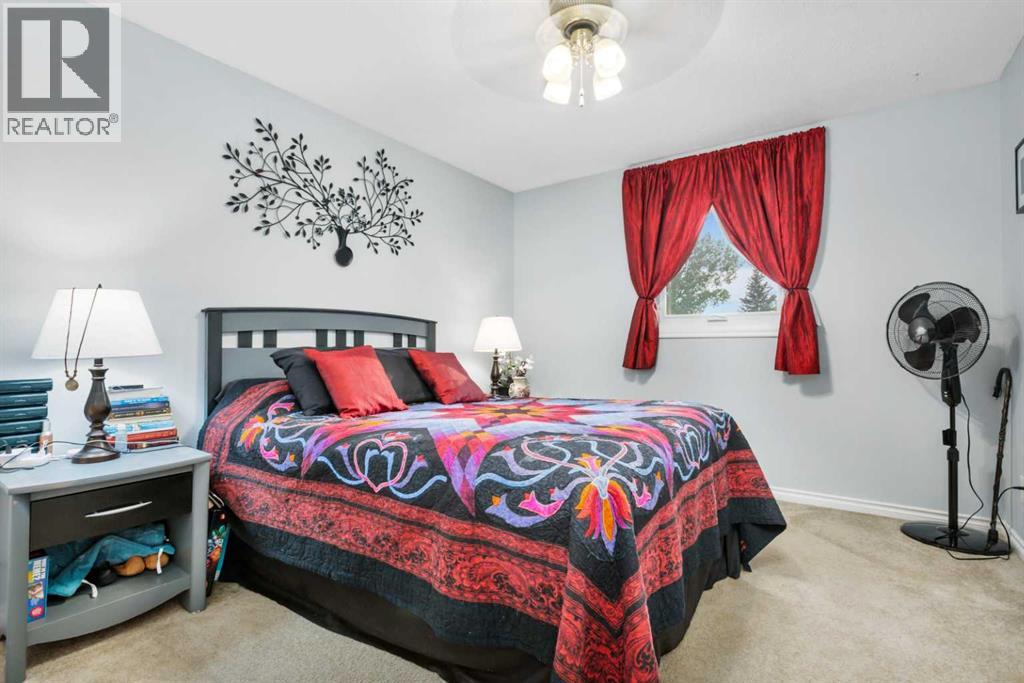 Bedroom 2 (mainfloor)