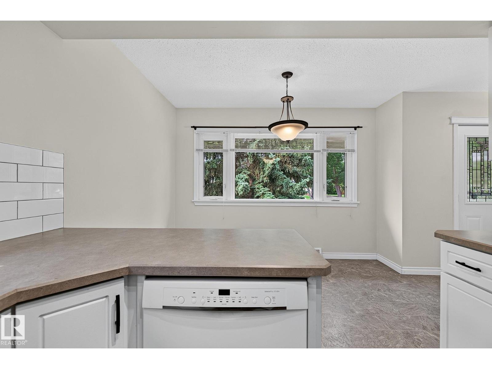 11555 136 Street NW - Image 22