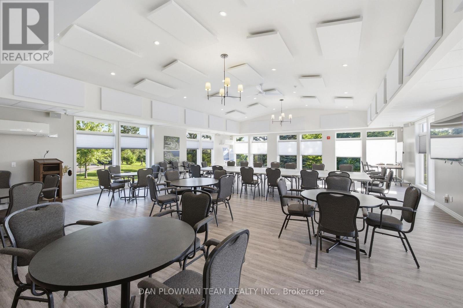 2 HOLTBY COURT - Image 37