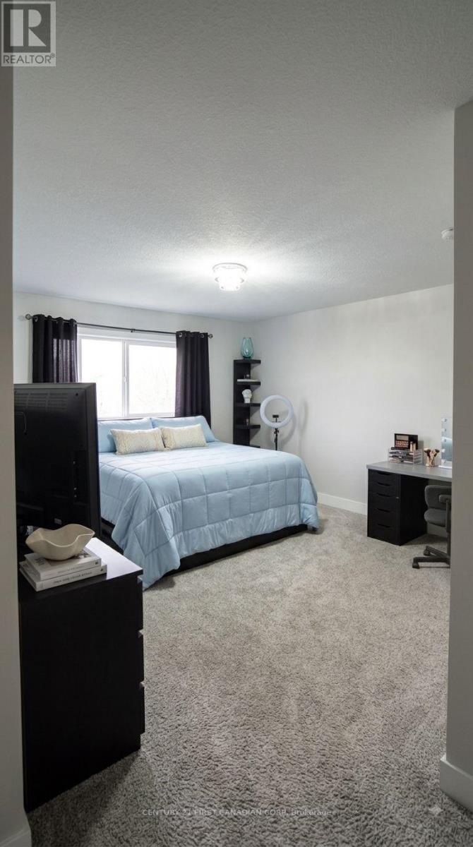 44 KELLY DRIVE - 14