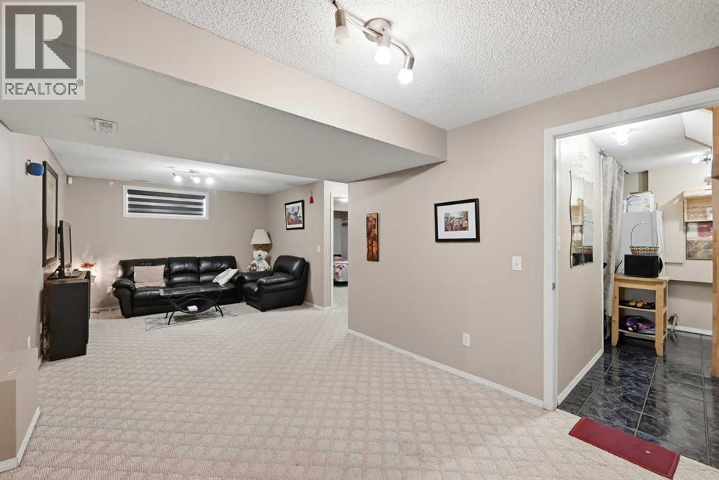 86 Saddlecrest Close NE - 29