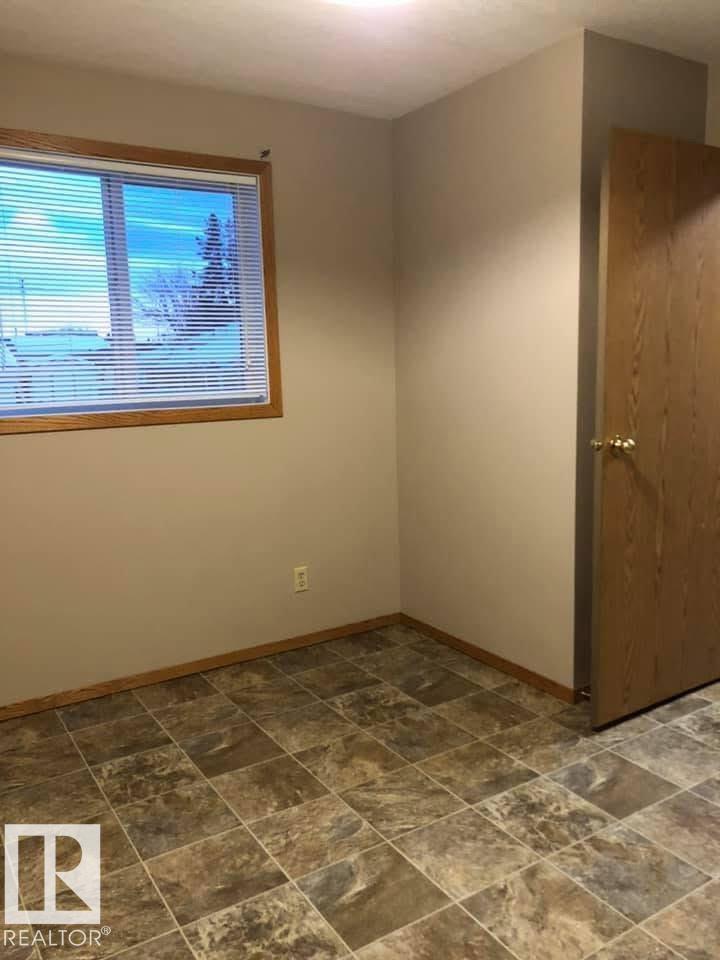4805 47 ST - 7