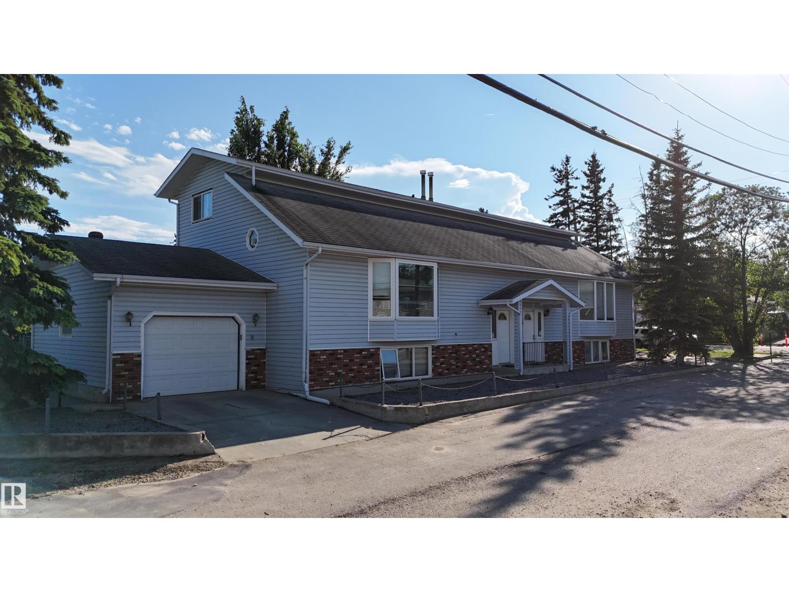 4805 47 ST - 1