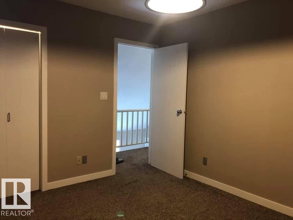 4805 47 ST - 17