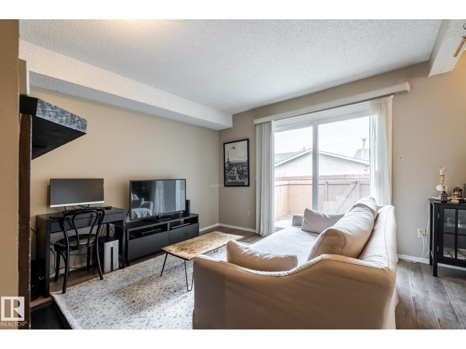 Row / Townhouse for sale at #20 3812 20 Av NW, Edmonton — MLS® E4492011